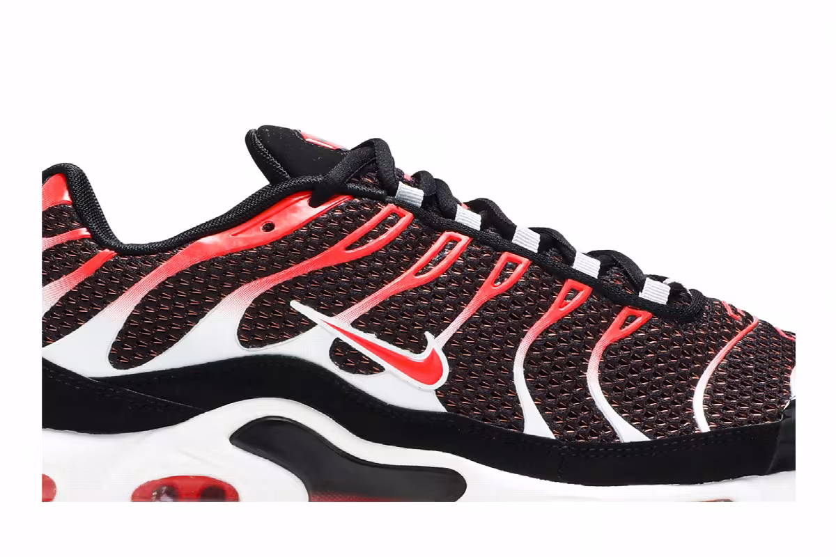 Nike Air Max Plus Hot Lava, view 3