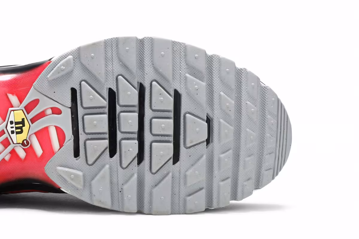 Nike Air Max Plus Hot Lava, view 6