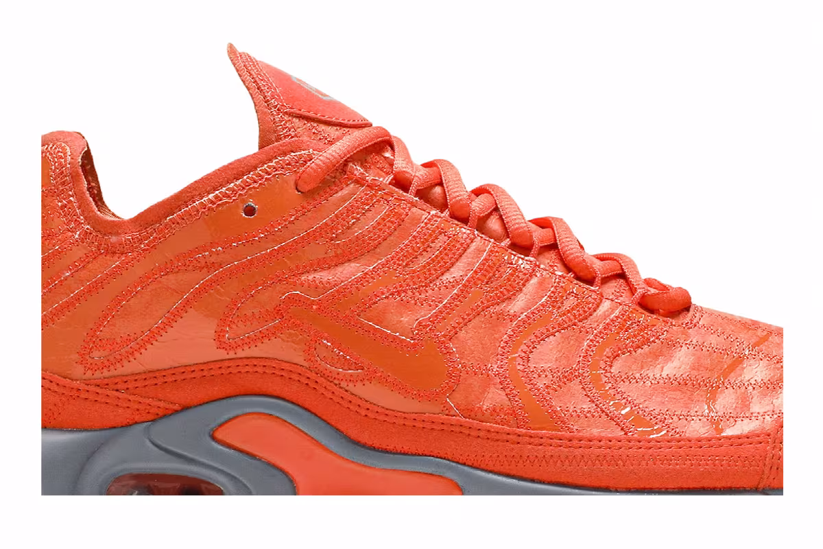 Nike Air Max Plus Deconstructed Total Orange, view 3