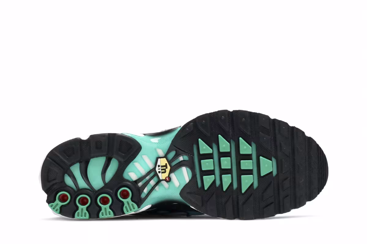 Nike Women's Air Max Plus SE Clear Emerald, view 5