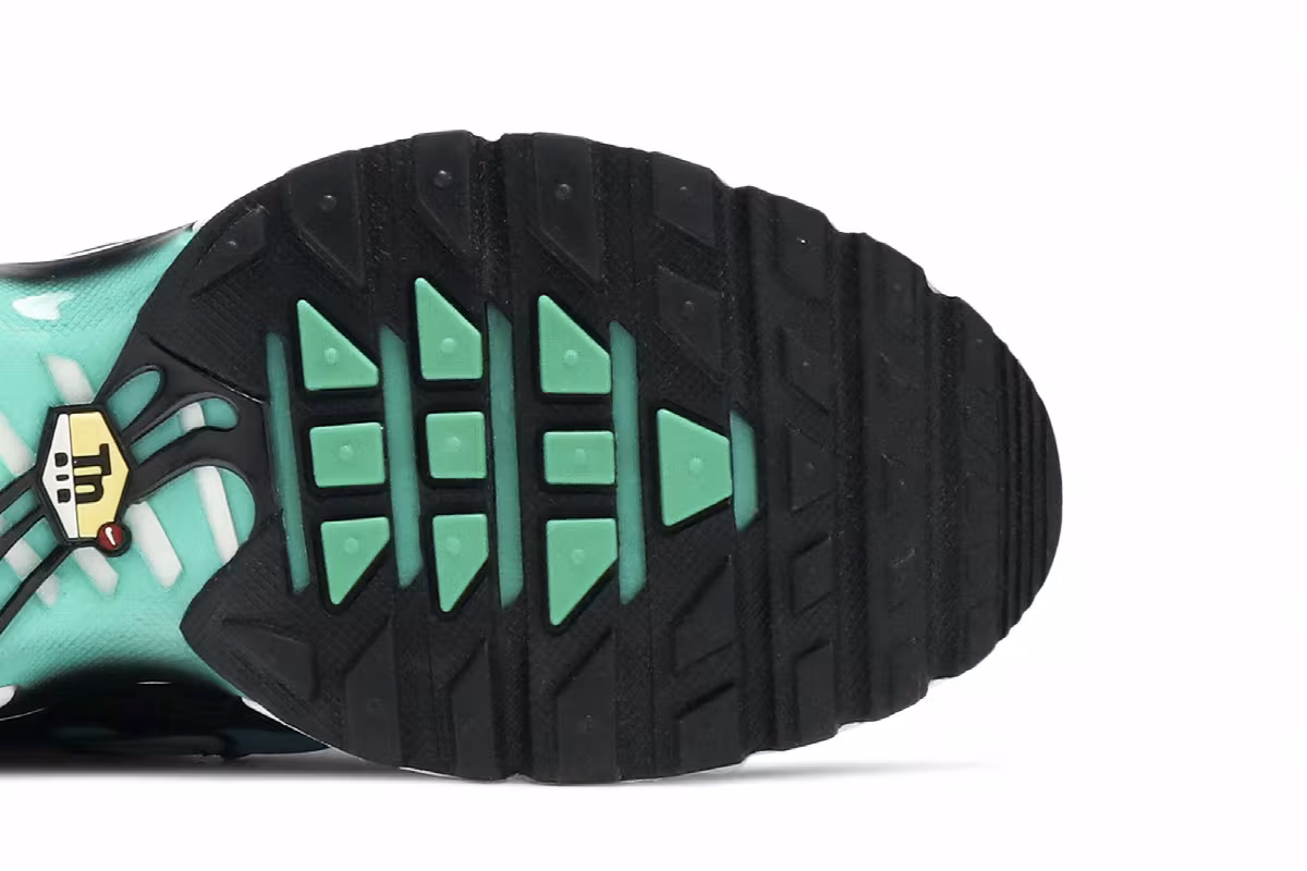 Nike Women's Air Max Plus SE Clear Emerald, view 6