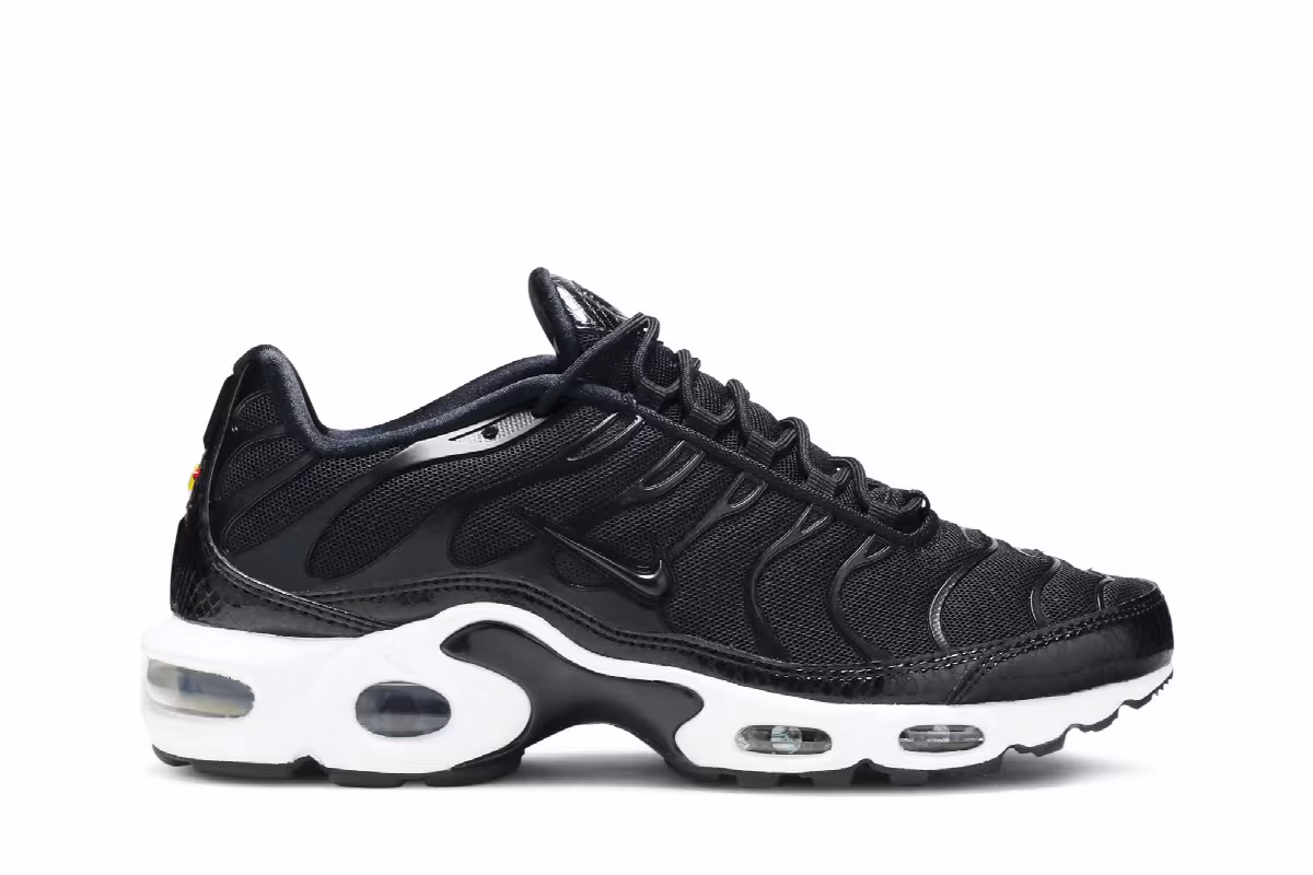 Nike Women's Air Max Plus SE Black, view 2