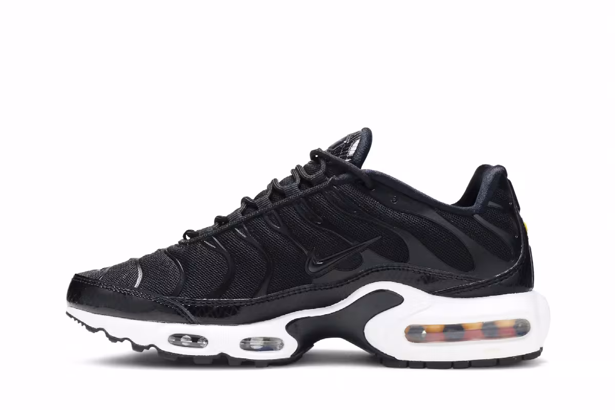 Nike Women's Air Max Plus SE Black, view 4