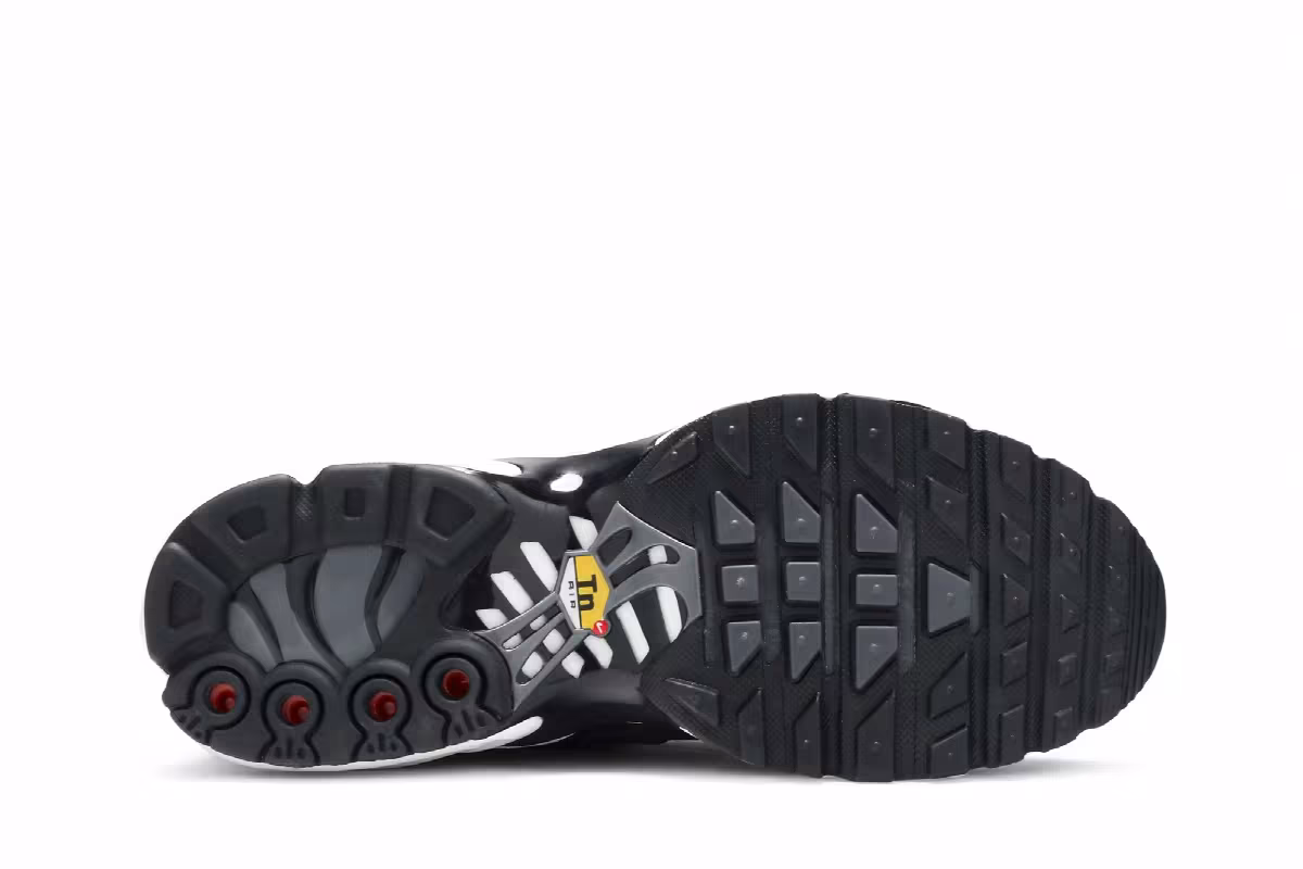 Nike Women's Air Max Plus SE Black, view 5