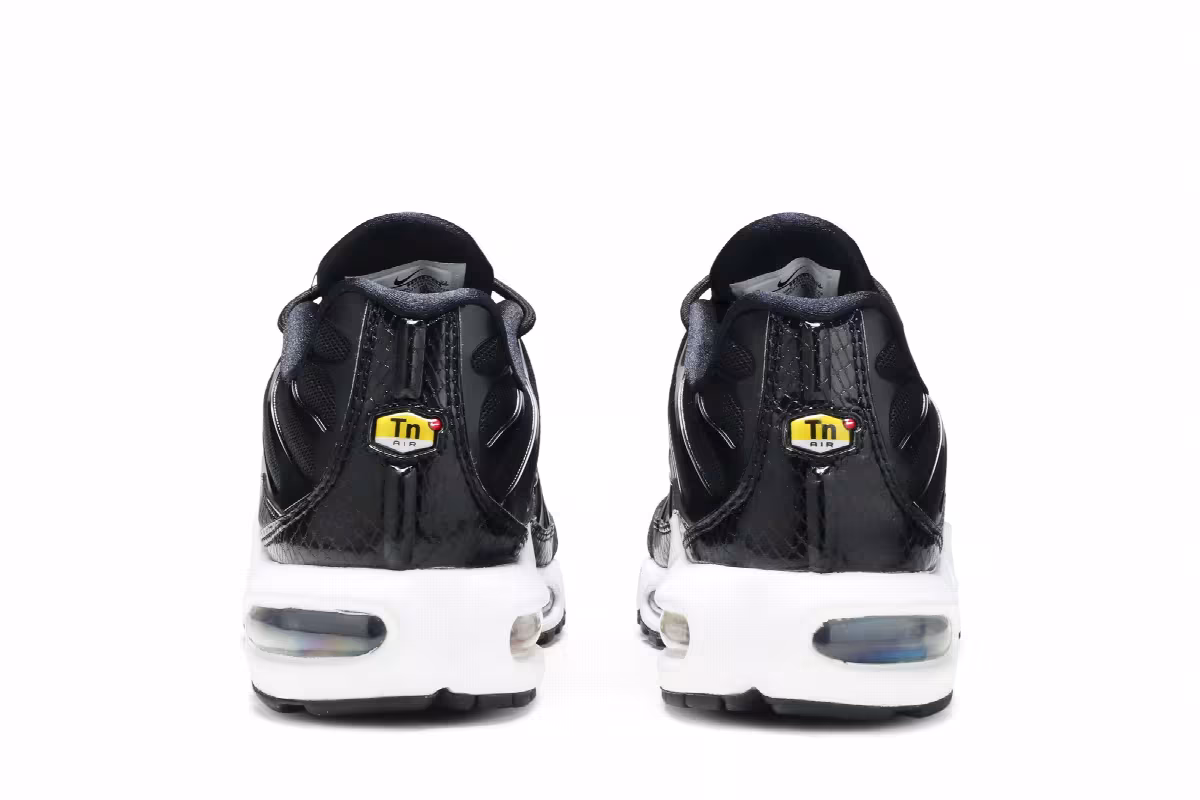 Nike Women's Air Max Plus SE Black, view 7