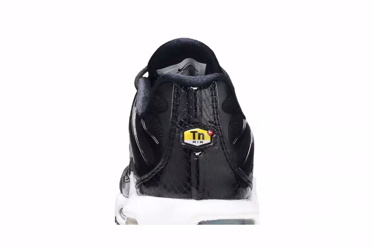 Nike Women's Air Max Plus SE Black, view 8