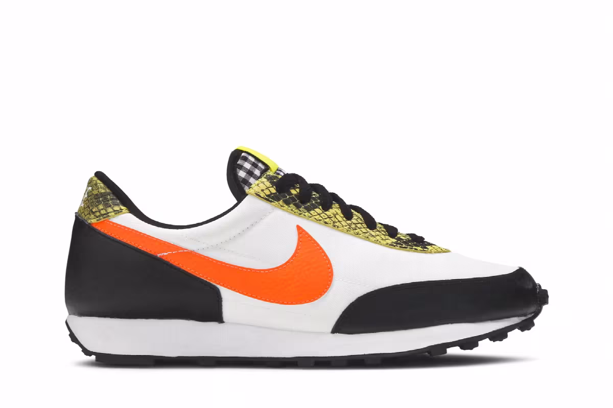 Nike Women's Daybreak QS Dynamic Yellow, view 2