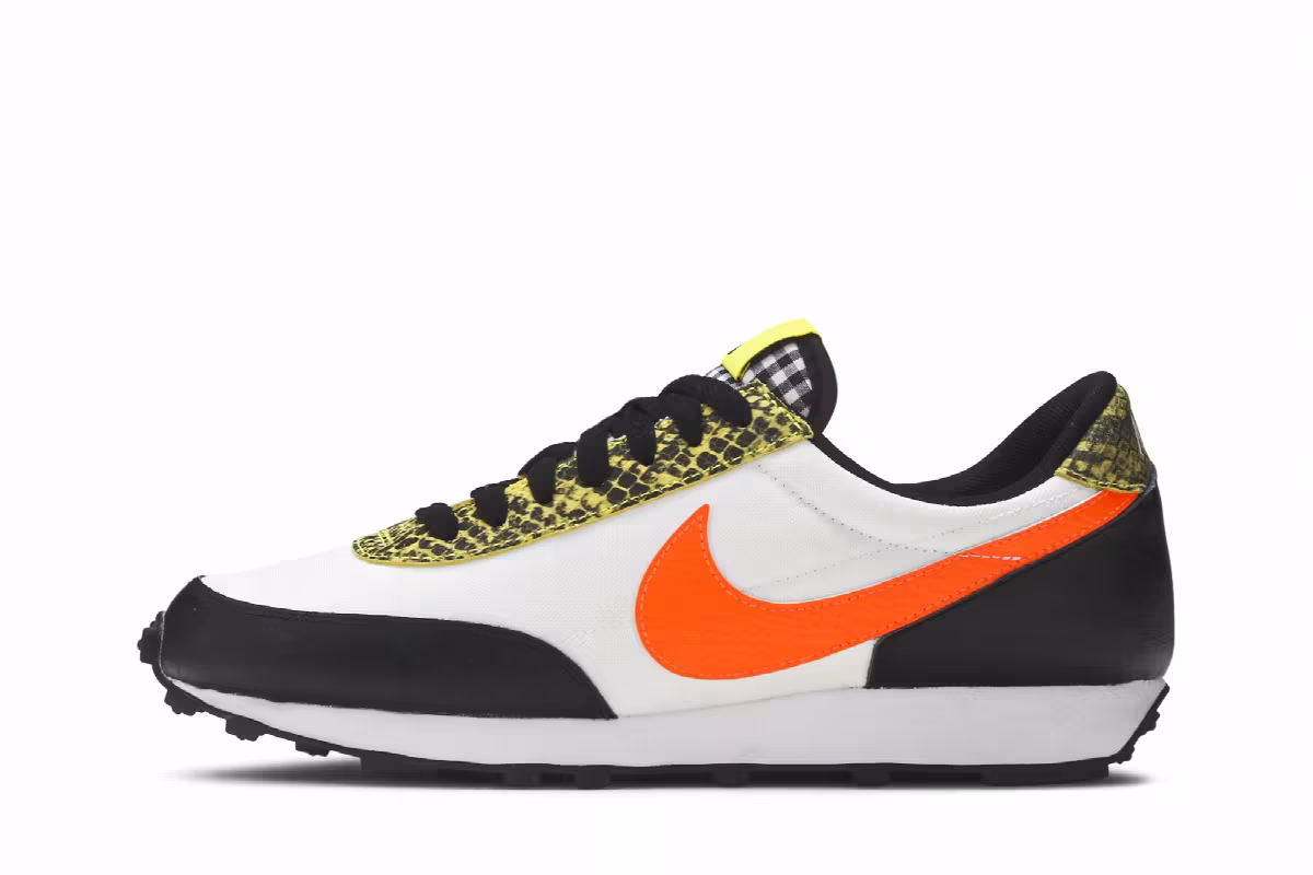 Nike Women's Daybreak QS Dynamic Yellow, view 4