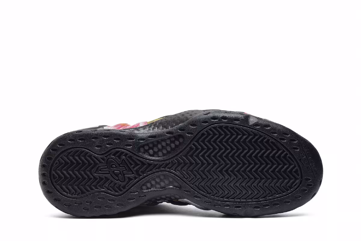 Nike Air Foamposite One Floral, view 5