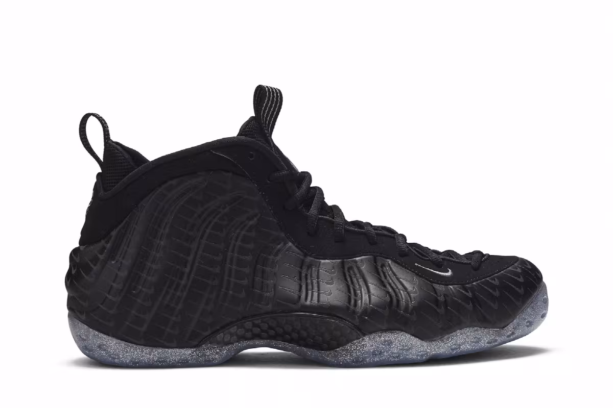 Nike Air Foamposite One Swoosh, view 2