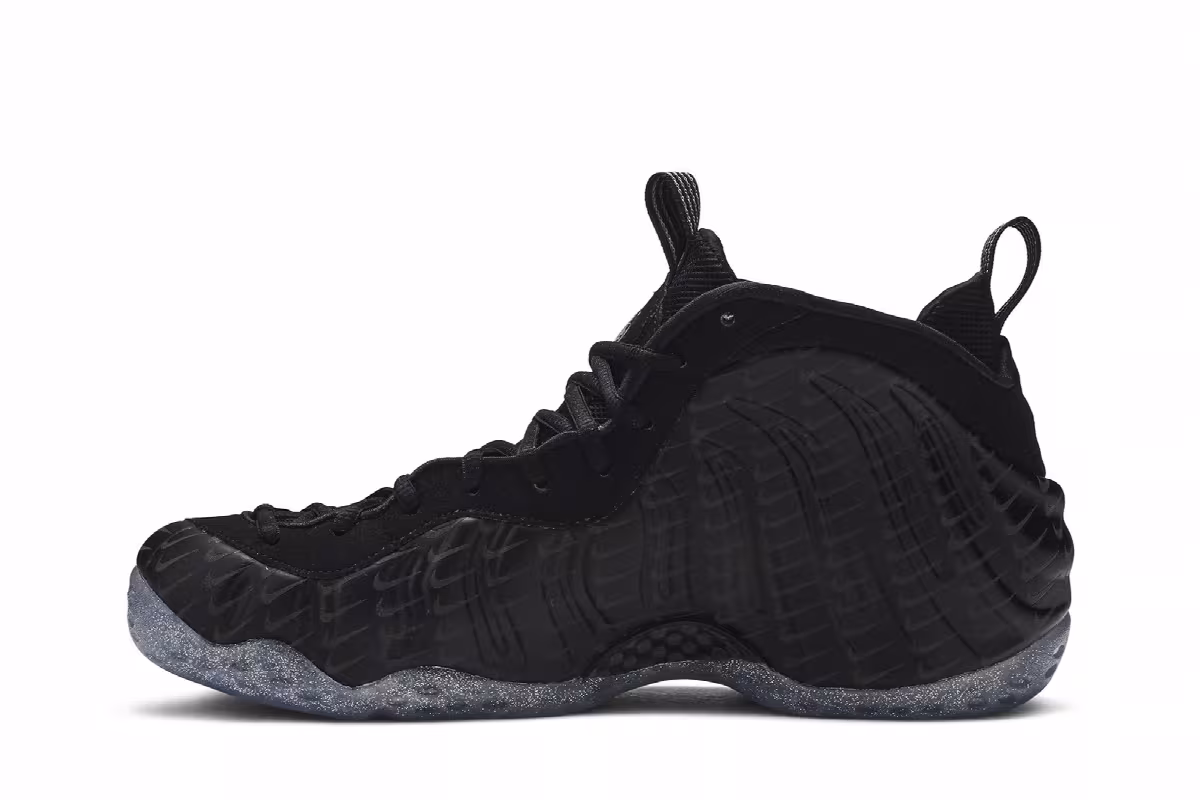 Nike Air Foamposite One Swoosh, view 4