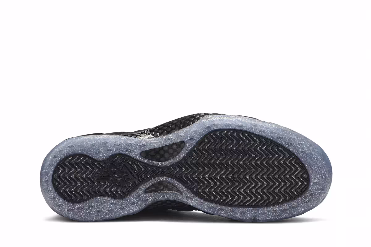 Nike Air Foamposite One Swoosh, view 5