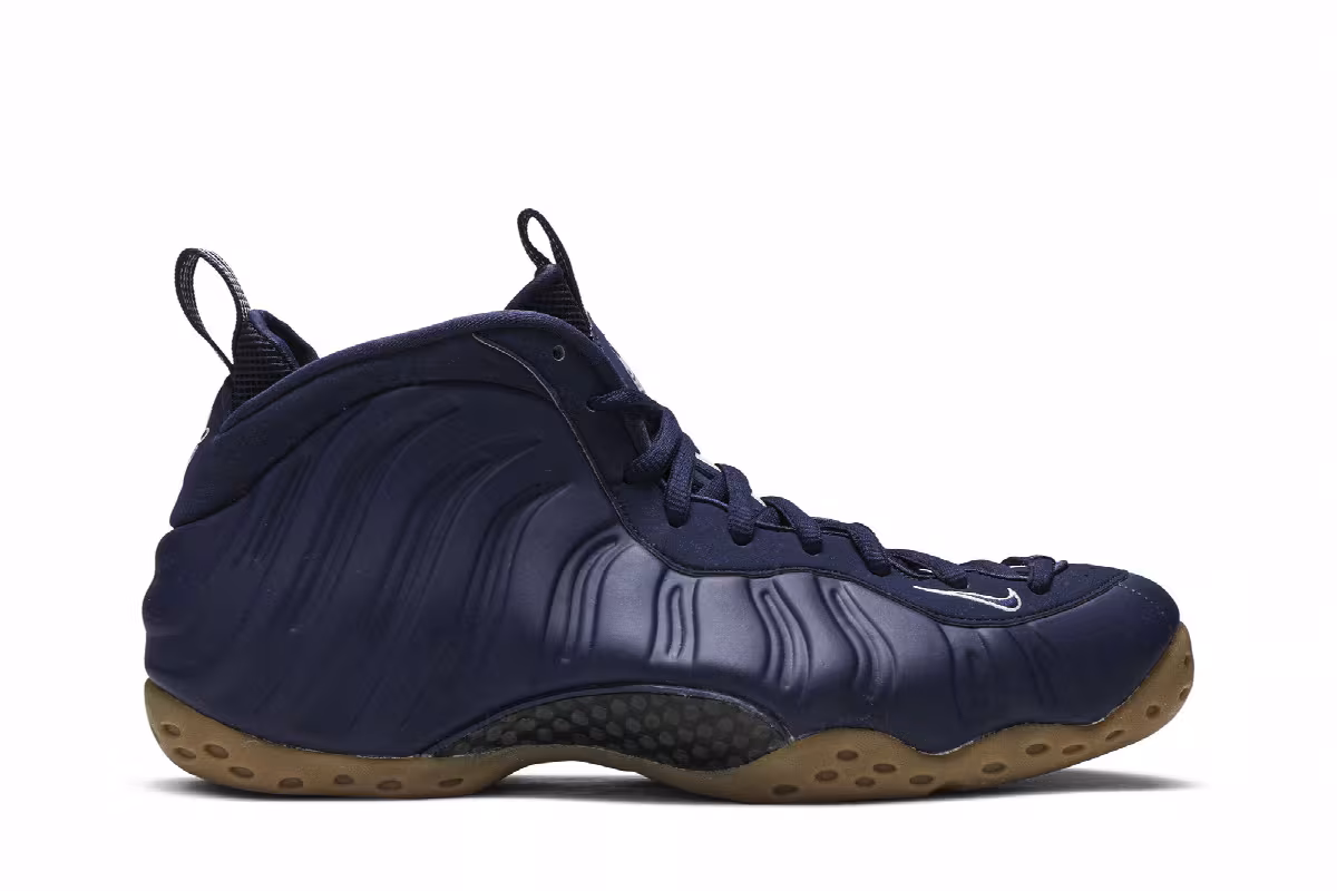 Nike Air Foamposite One Midnight Navy, view 2