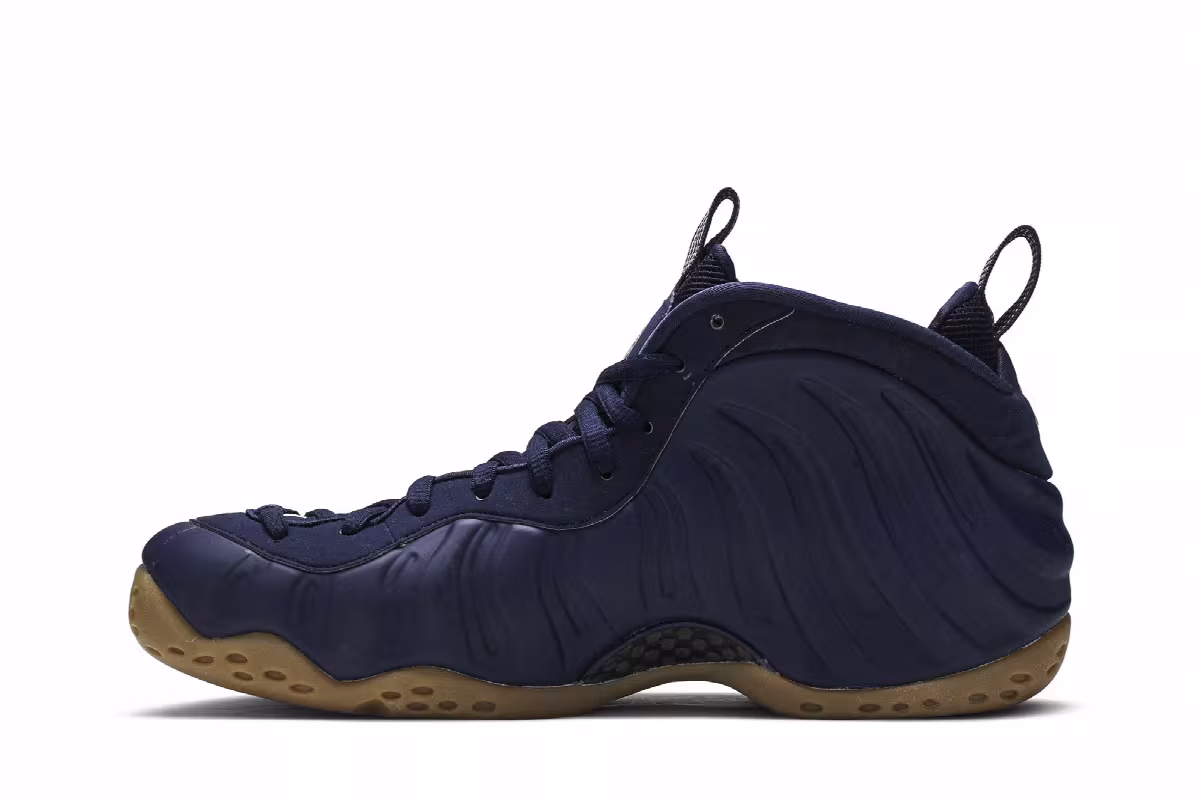 Nike Air Foamposite One Midnight Navy, view 4