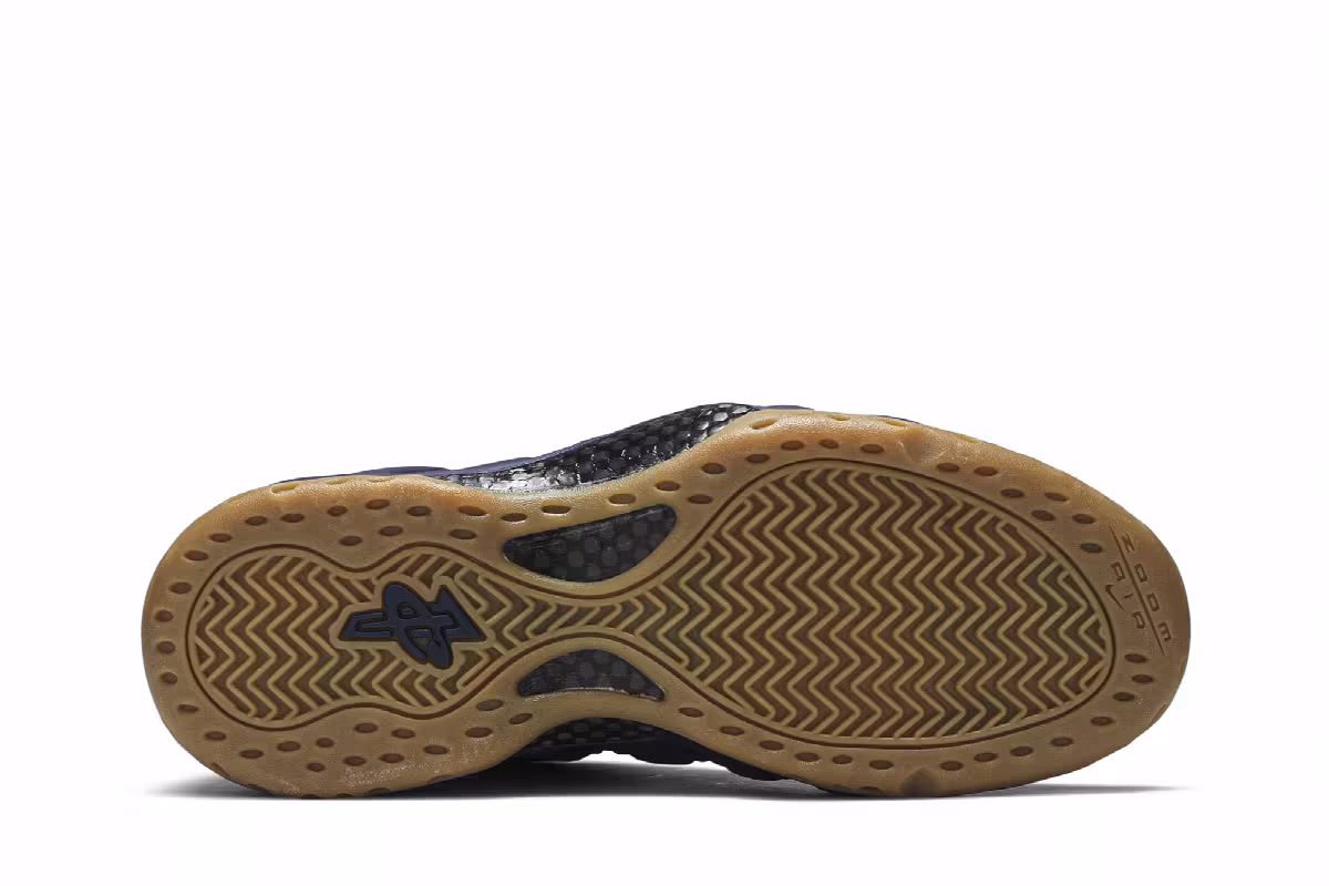 Nike Air Foamposite One Midnight Navy, view 5