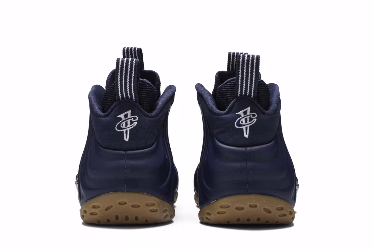 Nike Air Foamposite One Midnight Navy, view 7