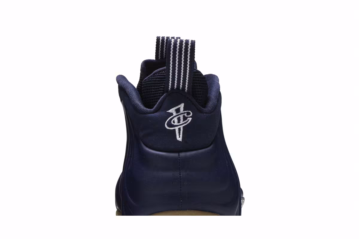 Nike Air Foamposite One Midnight Navy, view 8
