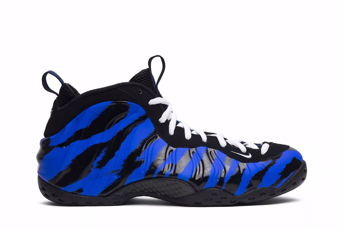 Nike Air Foamposite One Memphis Tigers PE, Tiger Stripes, view 2