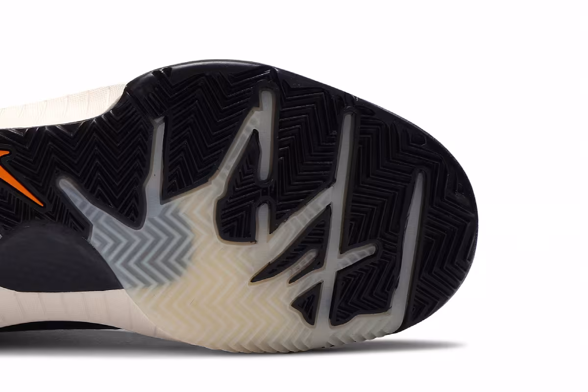 Undefeated x Nike Kobe 4 Protro Black Mamba, view 6