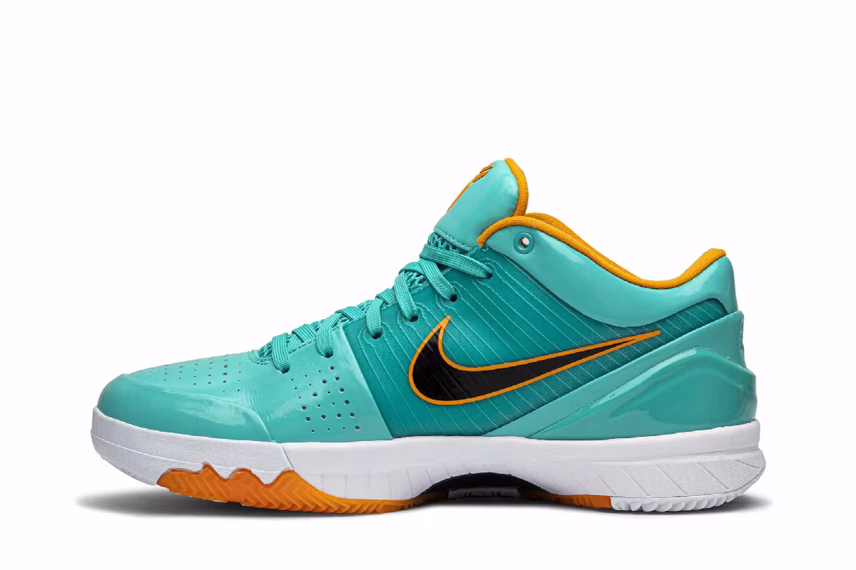 Undefeated x Nike Kobe 4 Protro Hyper Jade, Demar Derozan, view 4