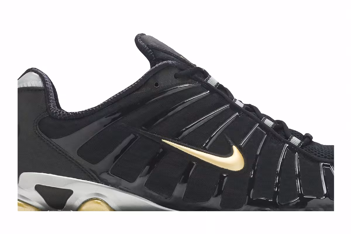 Neymar Jr. x Nike Shox TL Black Gold, view 3