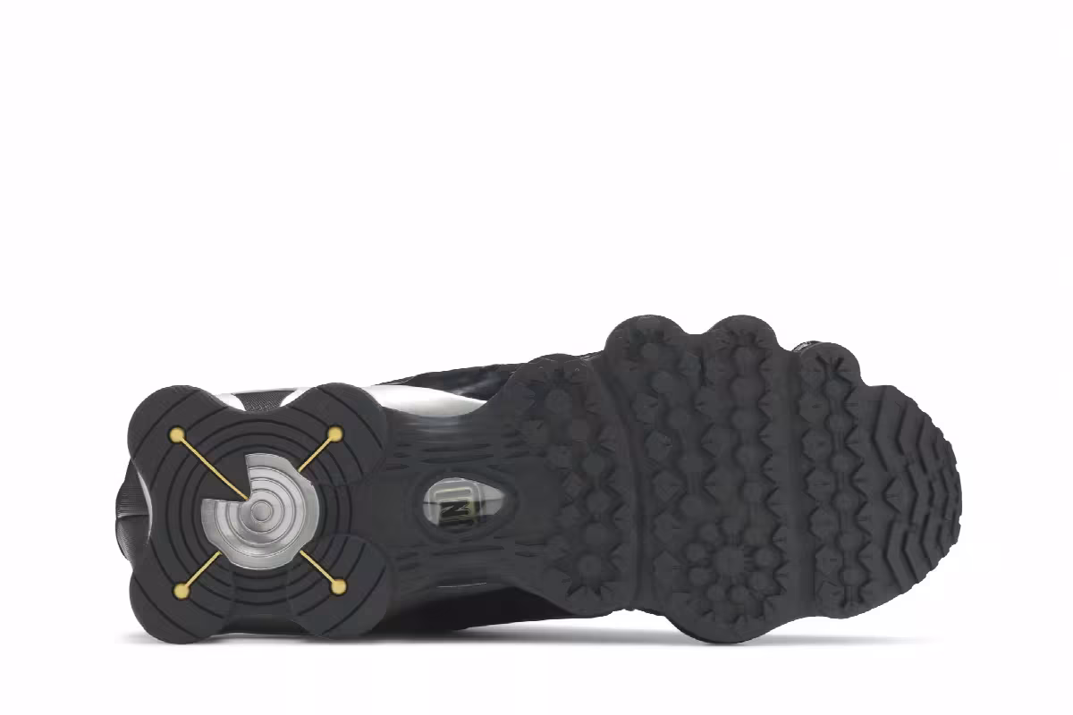 Neymar Jr. x Nike Shox TL Black Gold, view 5