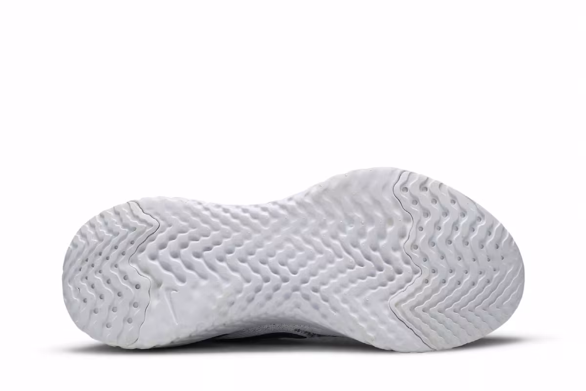 Nike Women's Epic React Flyknit 2 Oreo, view 5