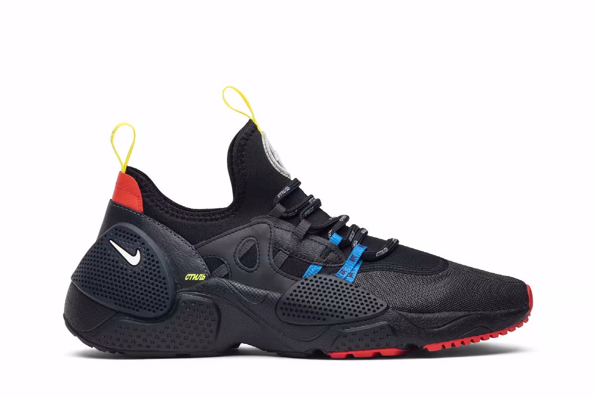 Heron Preston x Nike Huarache E.D.G.E. Black, view 2