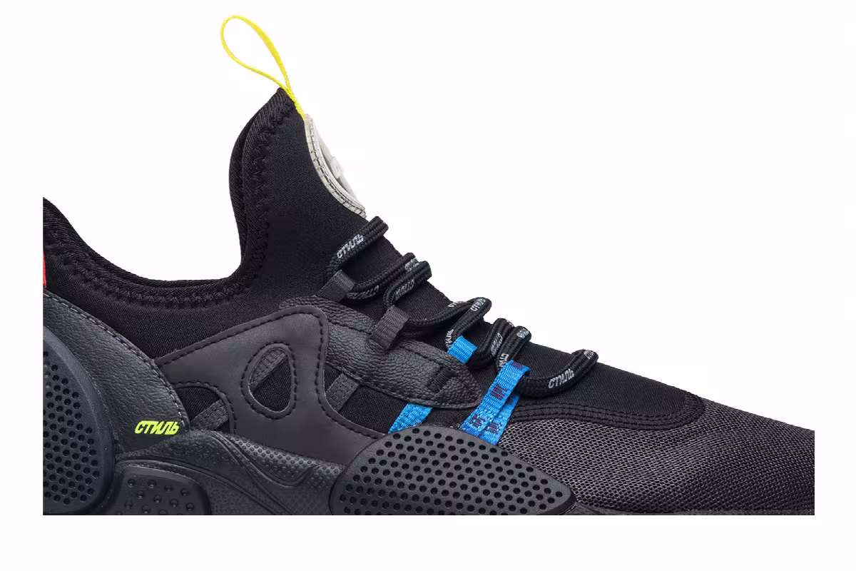 Heron Preston x Nike Huarache E.D.G.E. Black, view 3