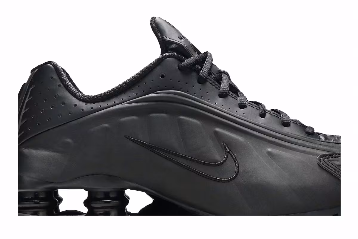 Nike Shox R4 Triple Black 2019, view 3