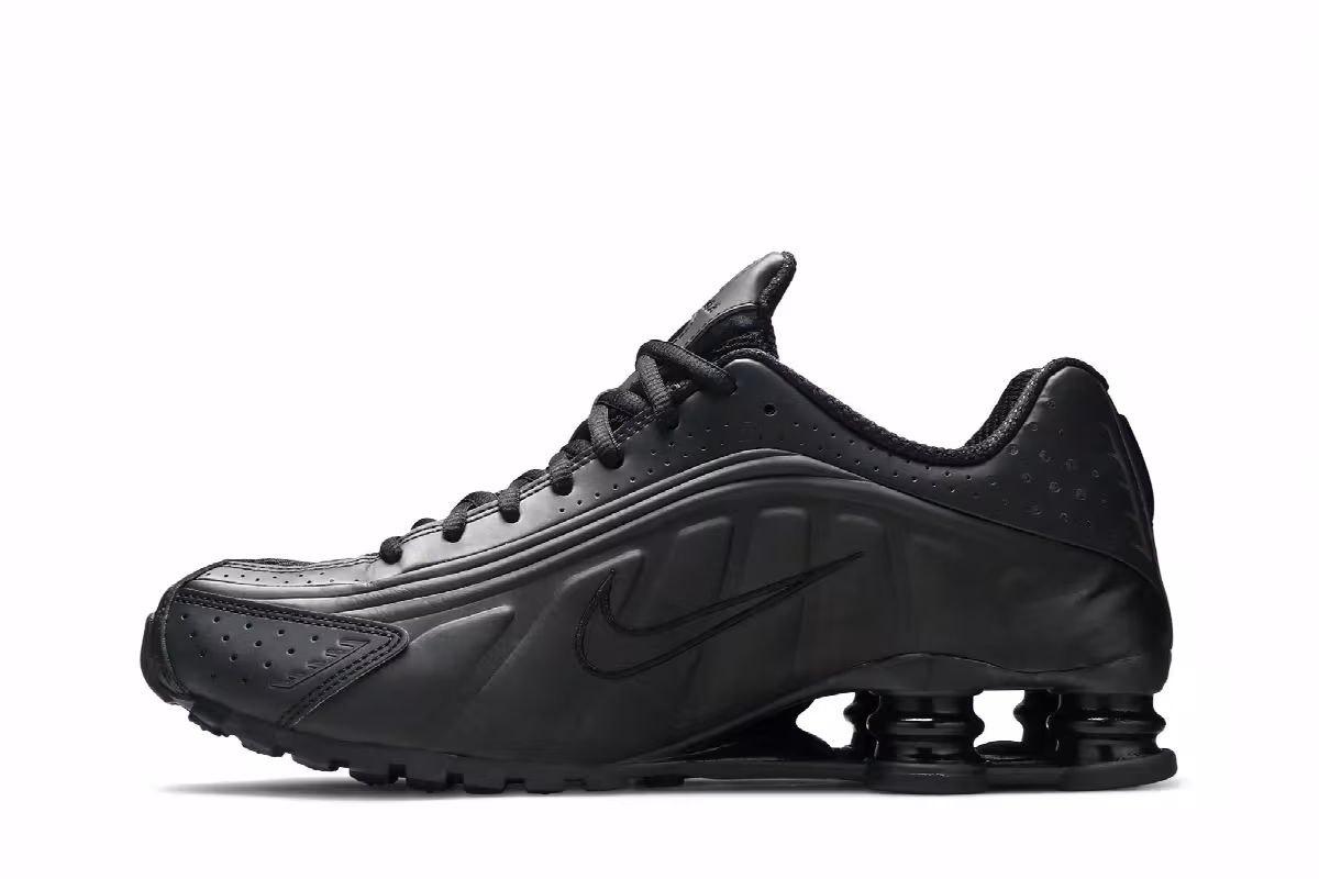 Nike Shox R4 Triple Black 2019, view 4