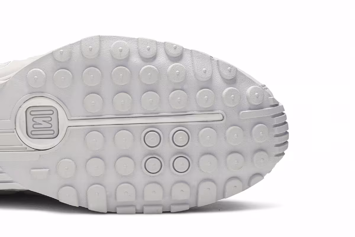 Neymar Jr. x Nike Shox R4 Platinum Tint, view 6