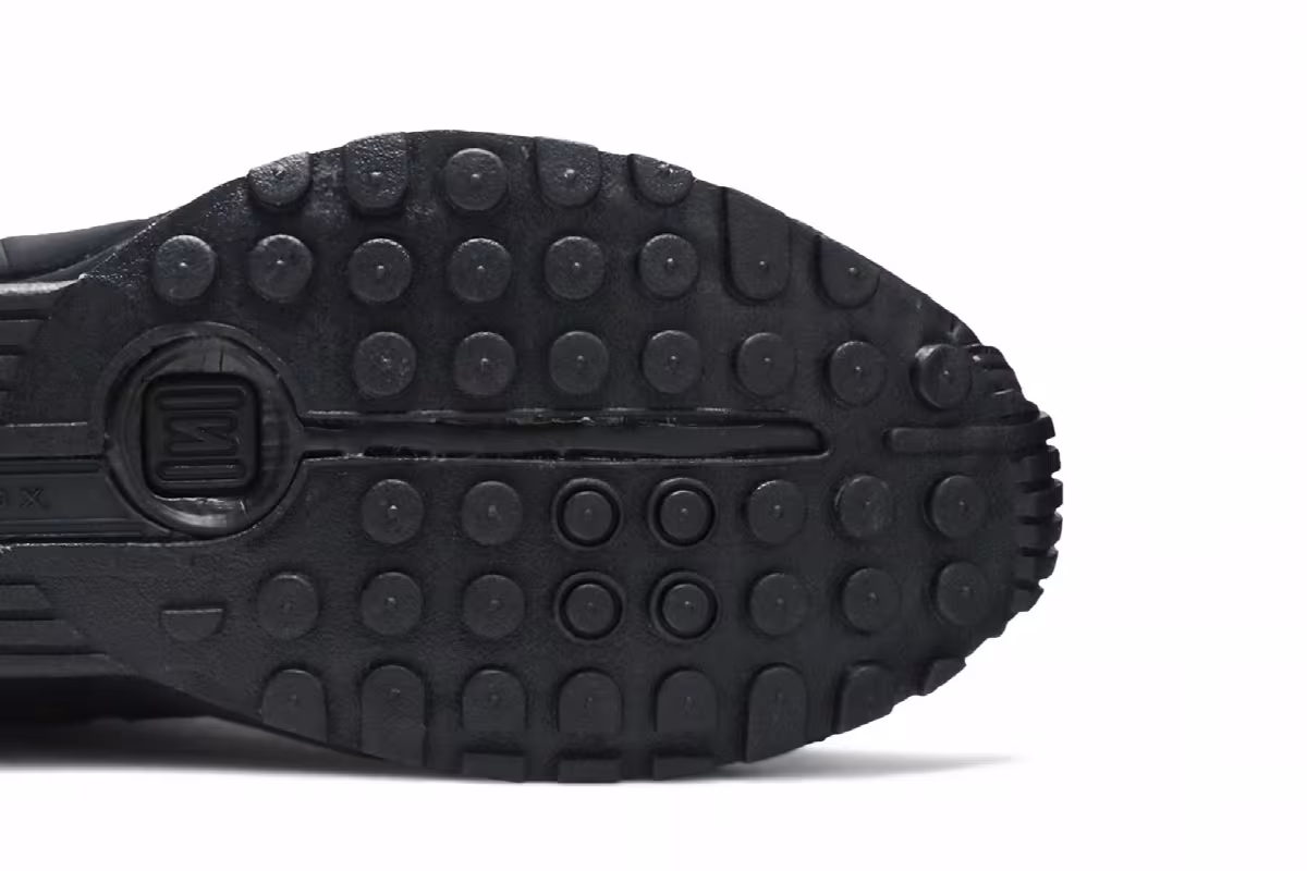 Nike Shox R4 Triple Black Embroidered Swoosh, view 6
