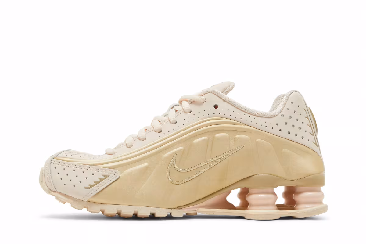 Nike Women's Shox R4 Guava Gold, view 4