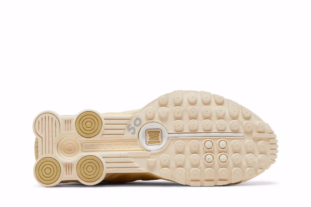 Nike Women's Shox R4 Guava Gold, view 5