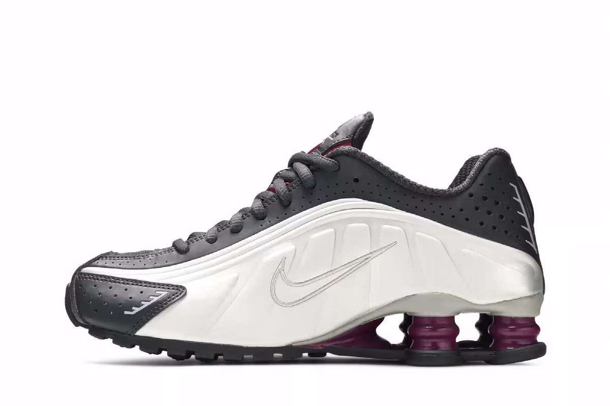 Nike Women's Shox R4 True Berry, view 4