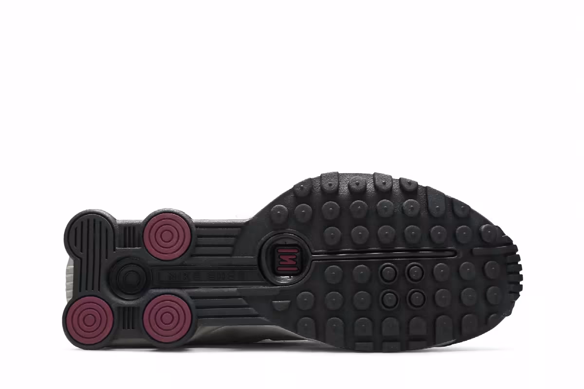 Nike Women's Shox R4 True Berry, view 5