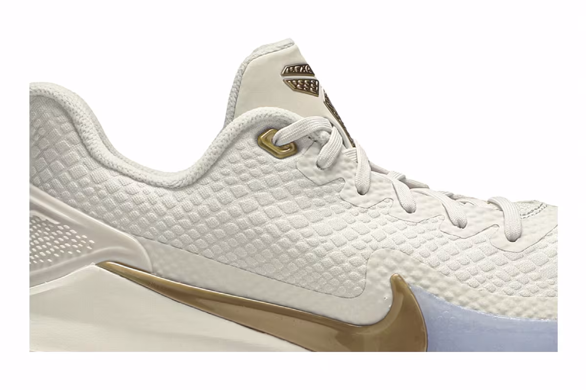 Nike Mamba Focus Metallic Gold, view 3