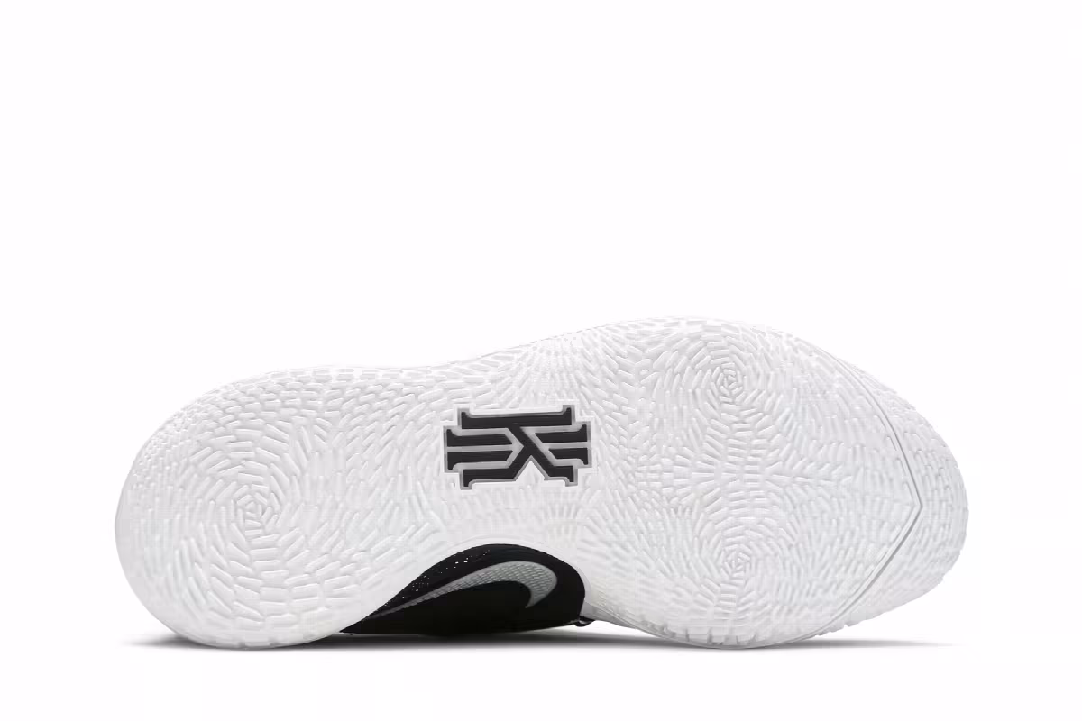 Nike Kyrie Low 2 Black Metallic Silver, view 5