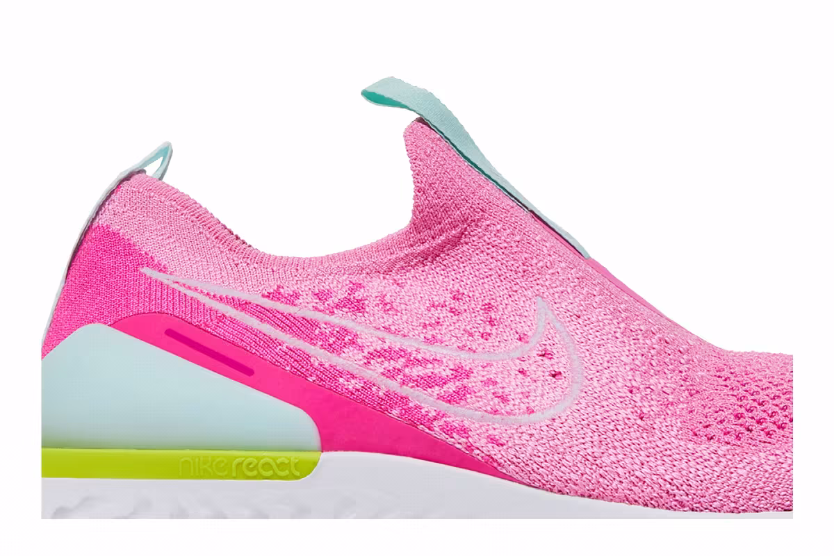 Nike Women's Epic Phantom React Flyknit Psychic Pink, view 3