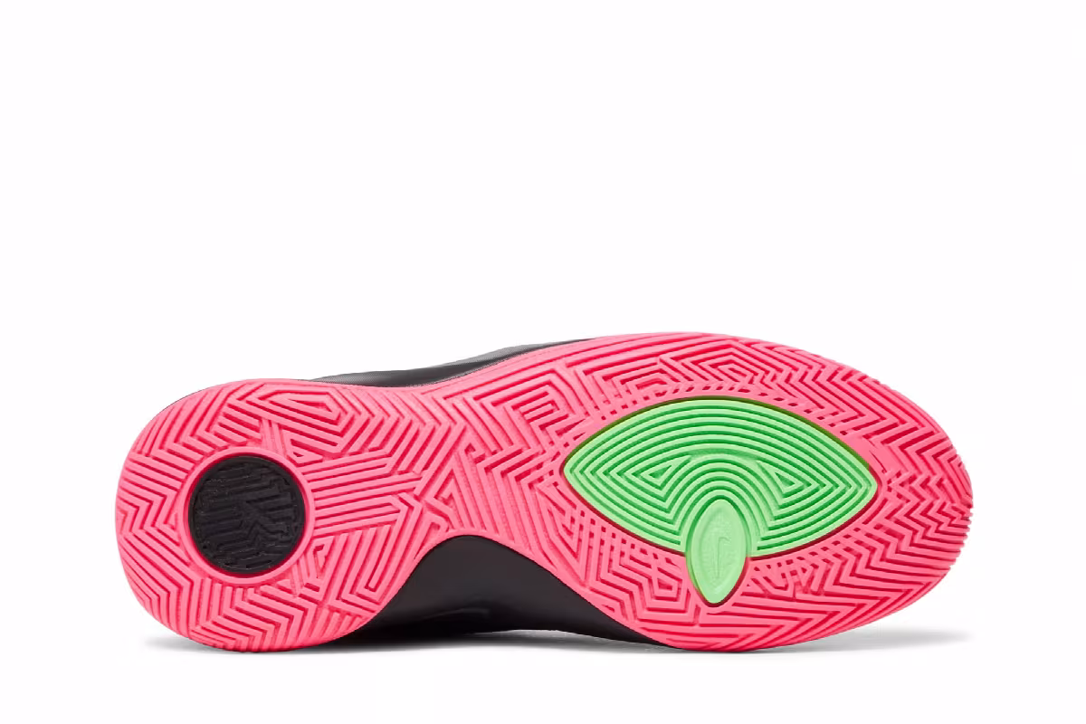 Nike Kyrie Flytrap 2 GS Black Hyper Pink, view 5