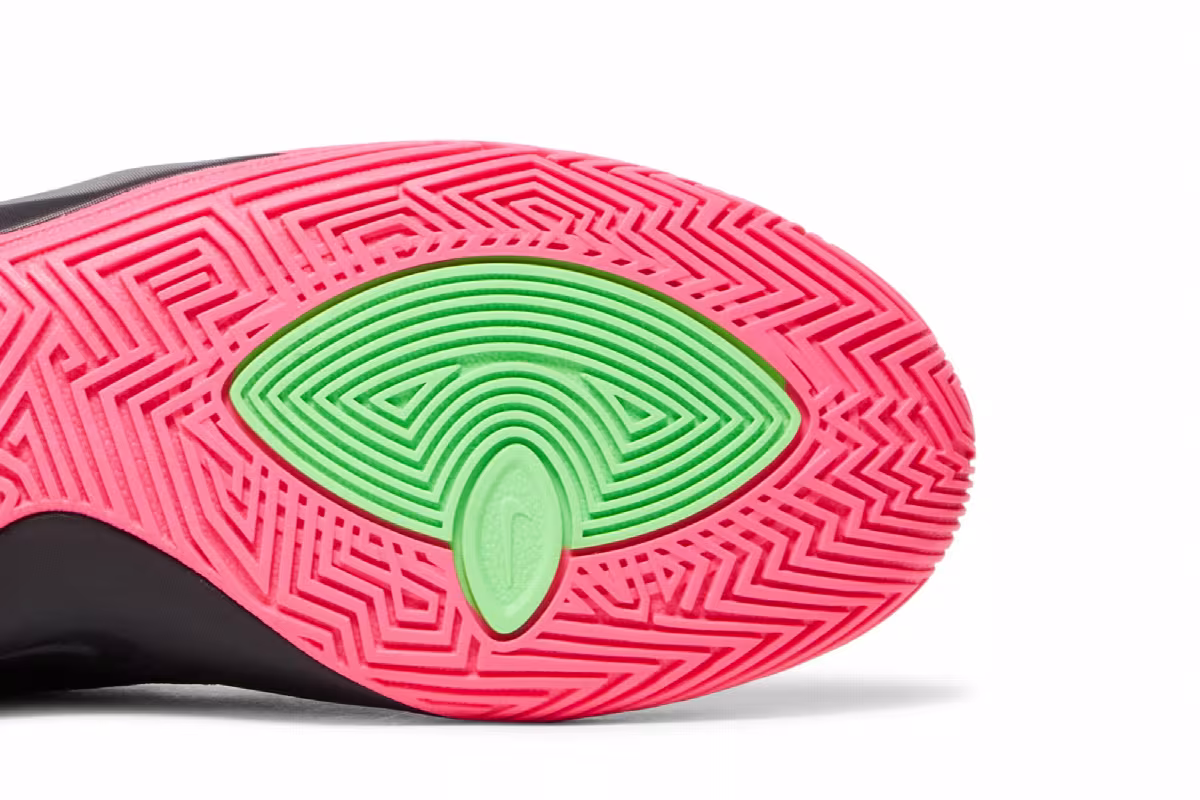 Nike Kyrie Flytrap 2 GS Black Hyper Pink, view 6