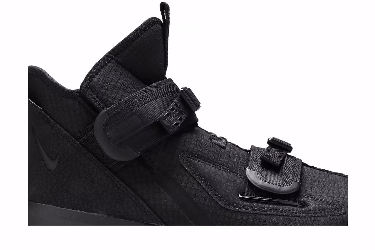 Nike LeBron Soldier 13 SFG Black Out, view 3