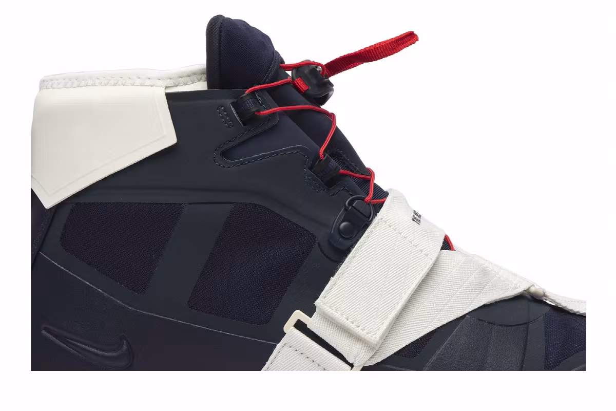 Undercover x Nike SFB Mountain Obsidian Red, view 3