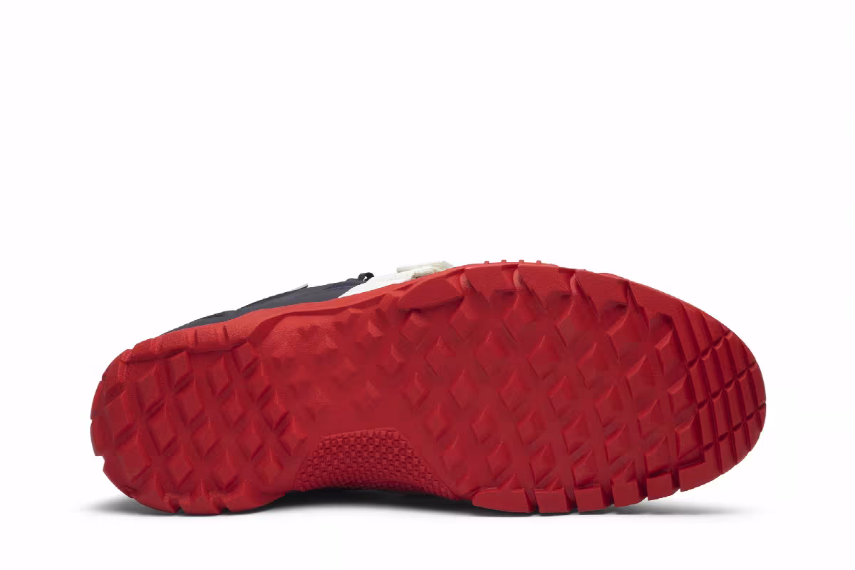 Undercover x Nike SFB Mountain Obsidian Red, view 5