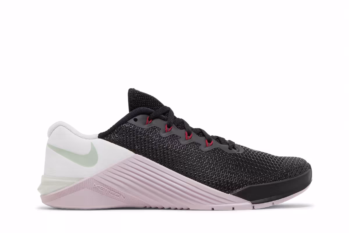 Nike Women's Metcon 5 Noble Red, view 2