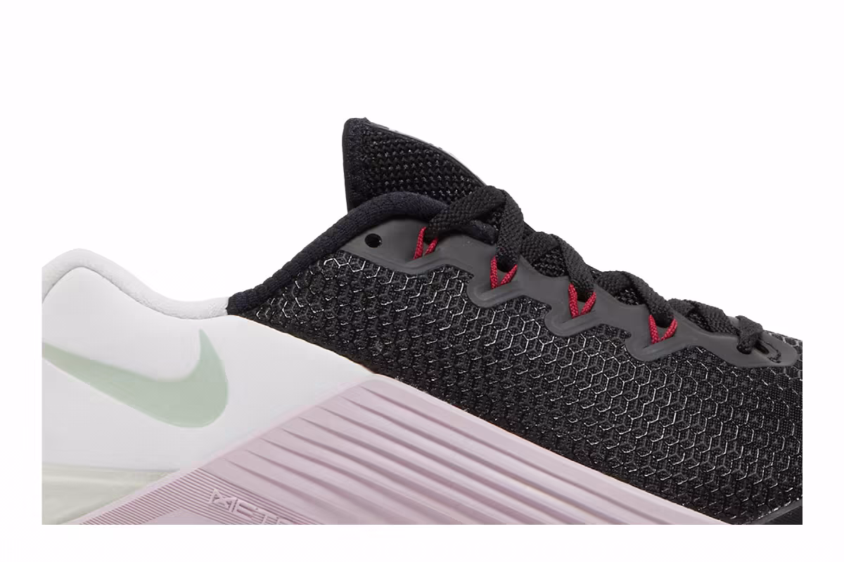 Nike Women's Metcon 5 Noble Red, view 3