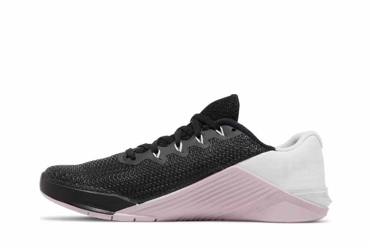 Nike Women's Metcon 5 Noble Red, view 4