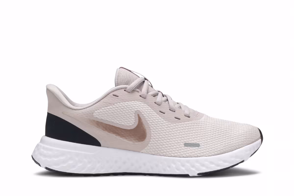 Nike Women's Revolution 5 Barely Rose, view 2