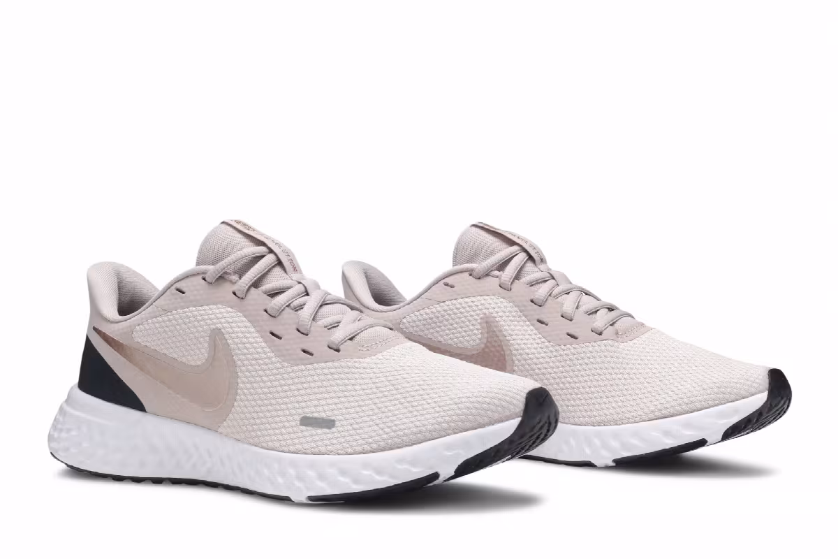 Nike Women's Revolution 5 Barely Rose, view 9